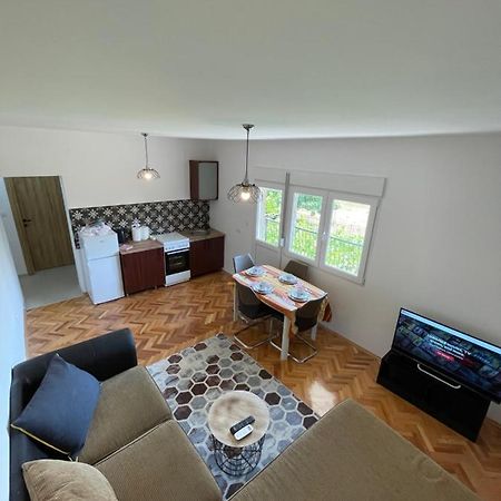 Entire 1-Bedroom Apartment With Free Parking 波德戈里察 外观 照片