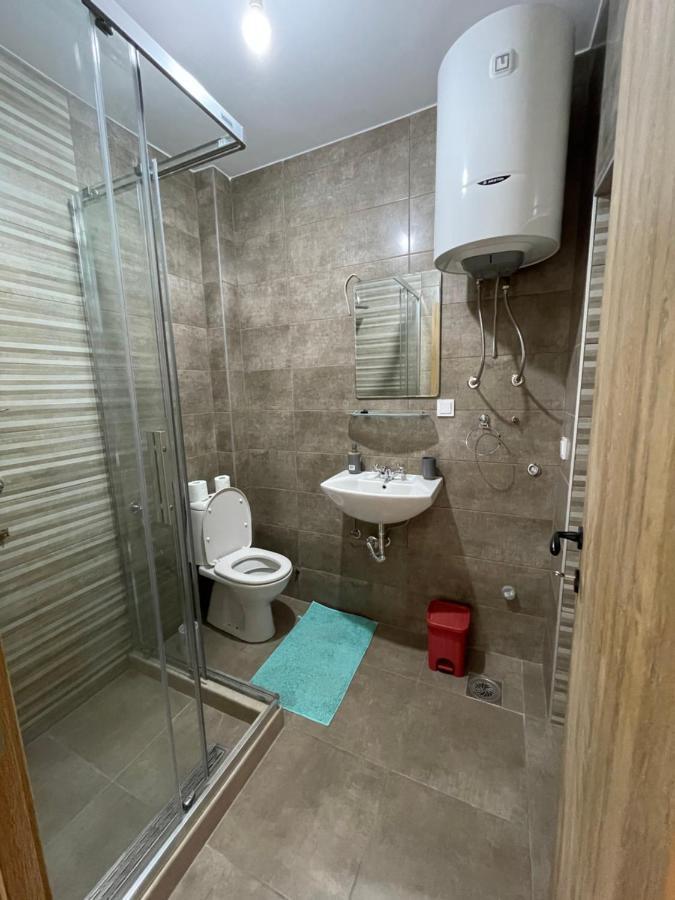Entire 1-Bedroom Apartment With Free Parking 波德戈里察 外观 照片